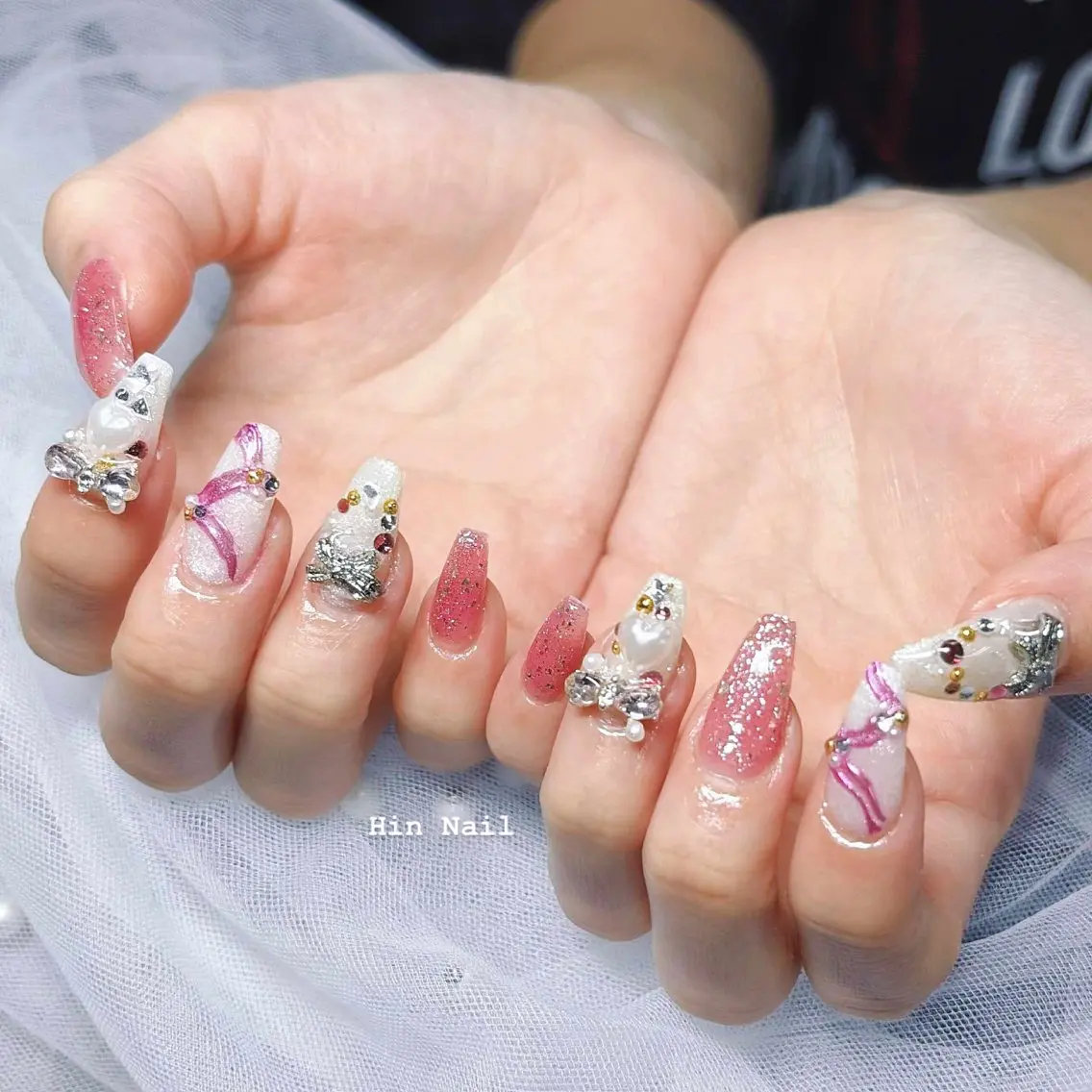 ネイル ボルドー チークネイル フレンチネイル グラデーション キラキラネイル ハンドネイル HIN NAILのネイルデザイン