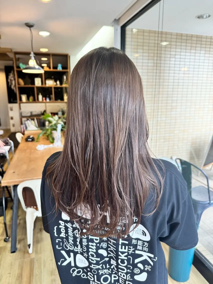 ロング カラー アッシュ ベージュカラー ヘアカラー トリートメント ツキダテ ユイのヘアスタイル