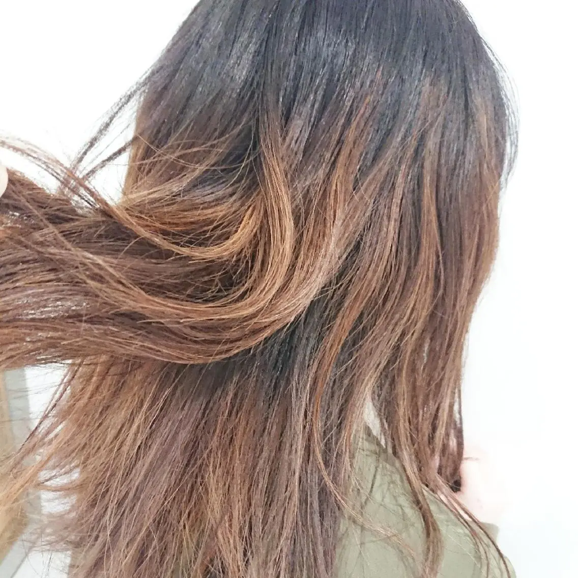 ミディアム カラー デザインカラー グラデーションカラー ハイライトカラー オレンジ ハイライト yoshi （髙橋）のヘアスタイル