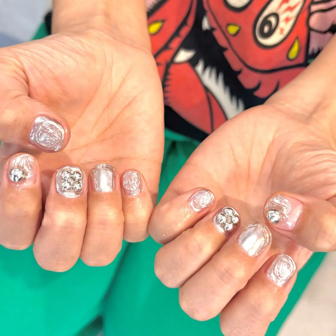 ネイル ジェルネイル ミラーネイル シルバー ハンドネイル Chipie_ ayanoのネイルデザイン