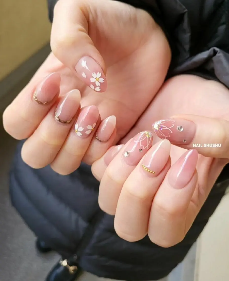 ネイル 持ち込み ニュアンスネイル ワンカラーネイル シンプルネイル 春ネイル ハンドネイル 3dパーツ/流行り 👧shushu❤️のネイルデザイン