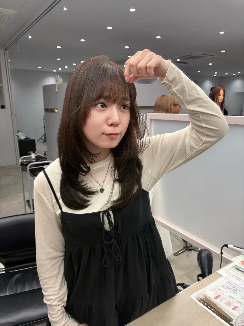 セミロング くびれヘア レイヤーカット 濵﨑 未桜のヘアスタイル