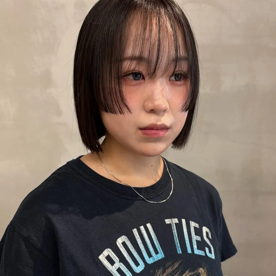 ショート 瑠己杏 :ボブ/ ハイトーンワンカラーのヘアスタイル