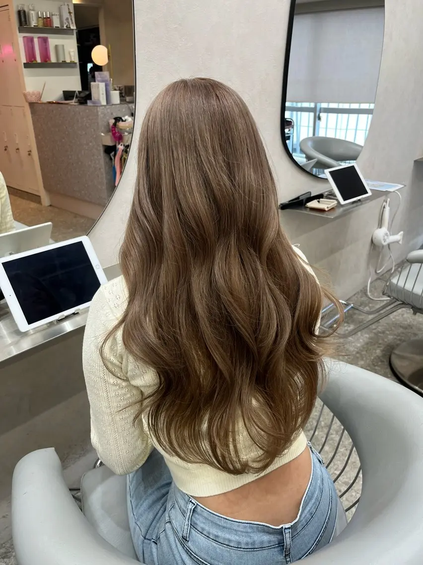 ロング カラー ロングレイヤー ブリーチ ダブルカラー グレージュ レイヤーカット ヘアカラー トリートメント 韓国ハッシュカット/ 新宿/髪質改善/岡崎のヘアスタイル