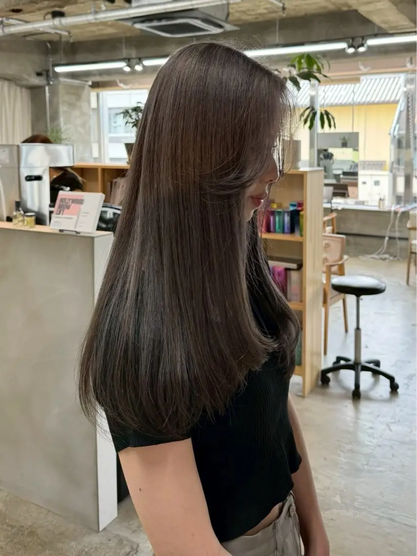 ロング カラー ヘアカラー 新屋 有希乃のヘアスタイル
