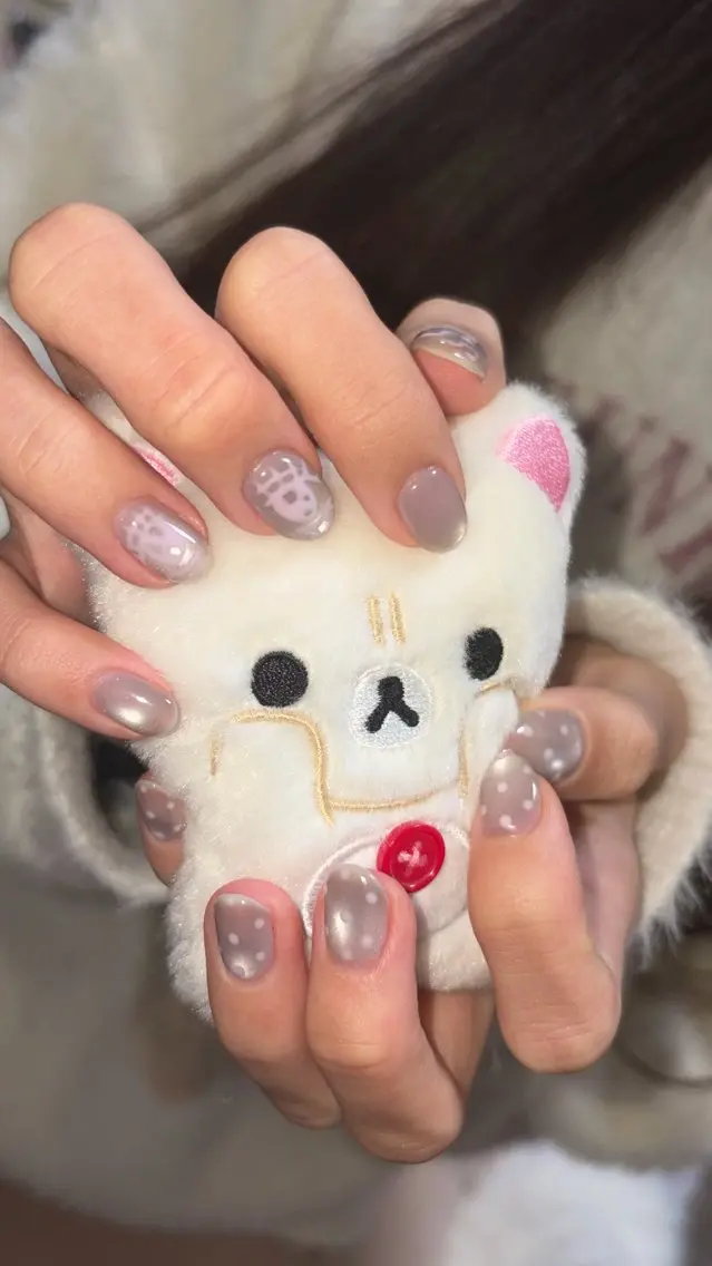 ネイル ドット キラキラネイル ハンドネイル ˖ ࣪⊹GRACE モモ✩⡱のネイルデザイン