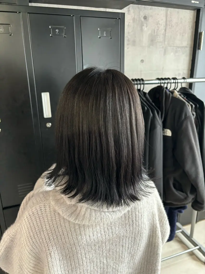 ミディアム カラー 外ハネヘア カット ヘアカラー トリートメント _WHITE / KENTOのヘアスタイル