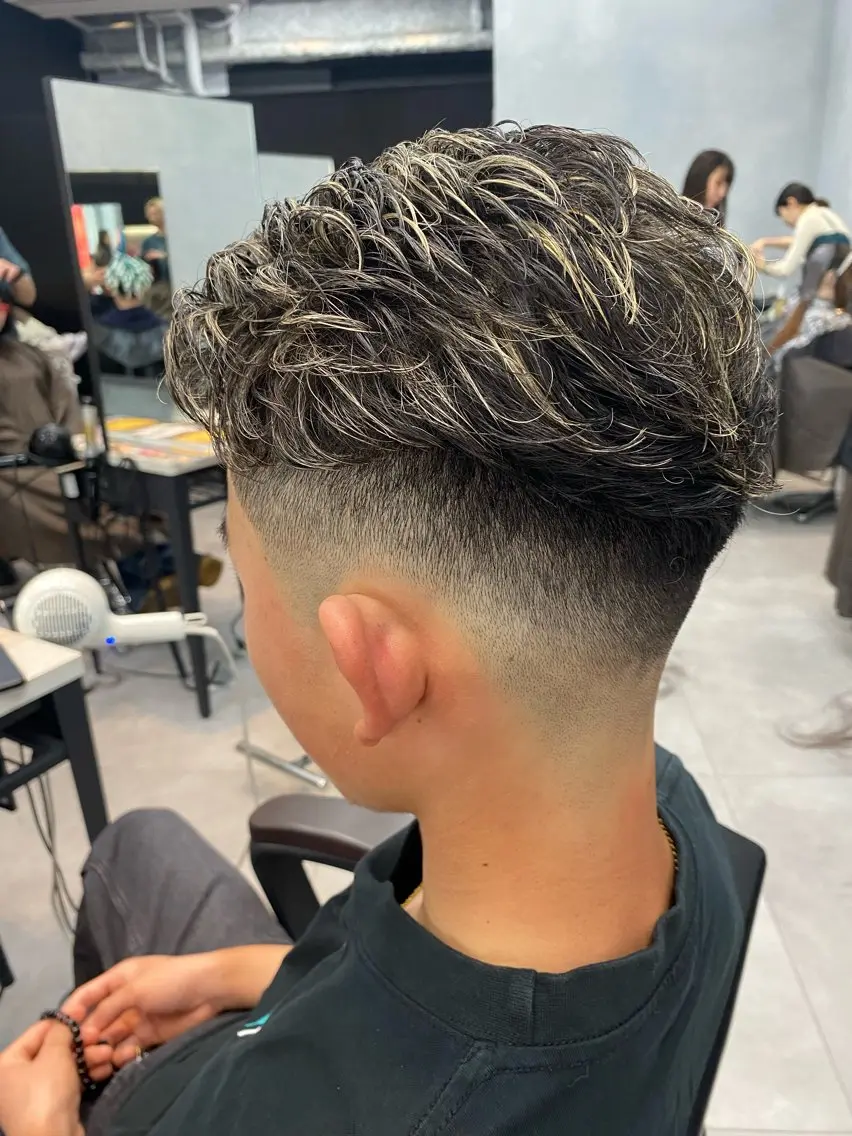 メンズ カット ✨デザインカラー✨ ✂️kouki✂️のヘアスタイル
