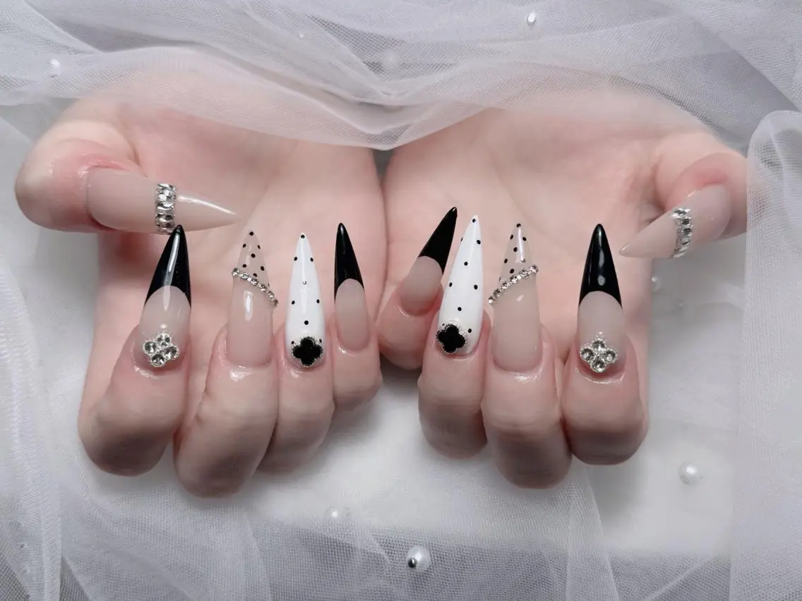 ネイル フレンチネイル ジェルネイル ハロウィン 韓国ネイル マグネットネイル ハンドネイル H.baby Nail Salonのネイルデザイン