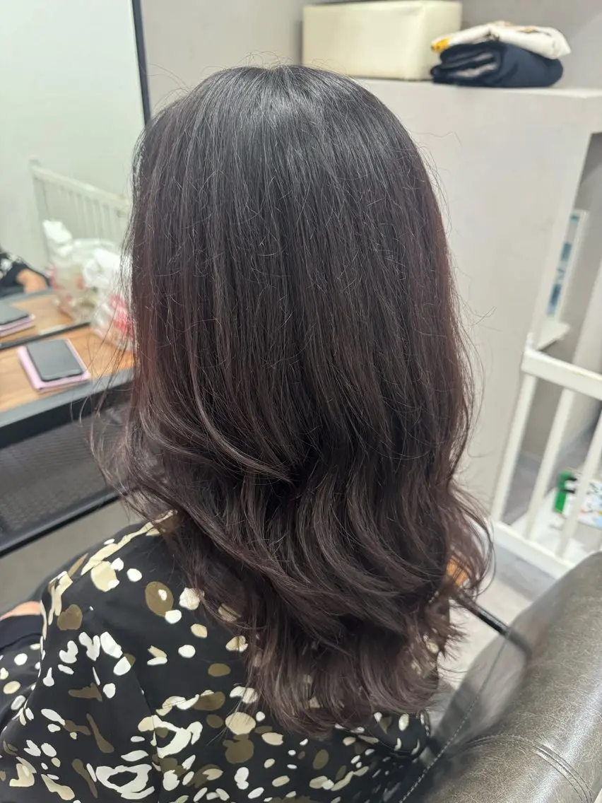 ミディアム レイヤーカット CLUTCHmuk. AIRI／完全個室のヘアスタイル
