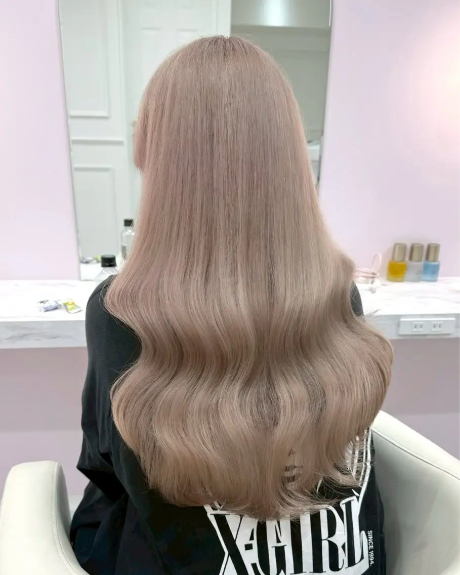 ロング カラー ブリーチ 透明感カラー ハイトーンカラー ヘアカラー ハイトーンカラー💞 くるみ🎀のヘアスタイル