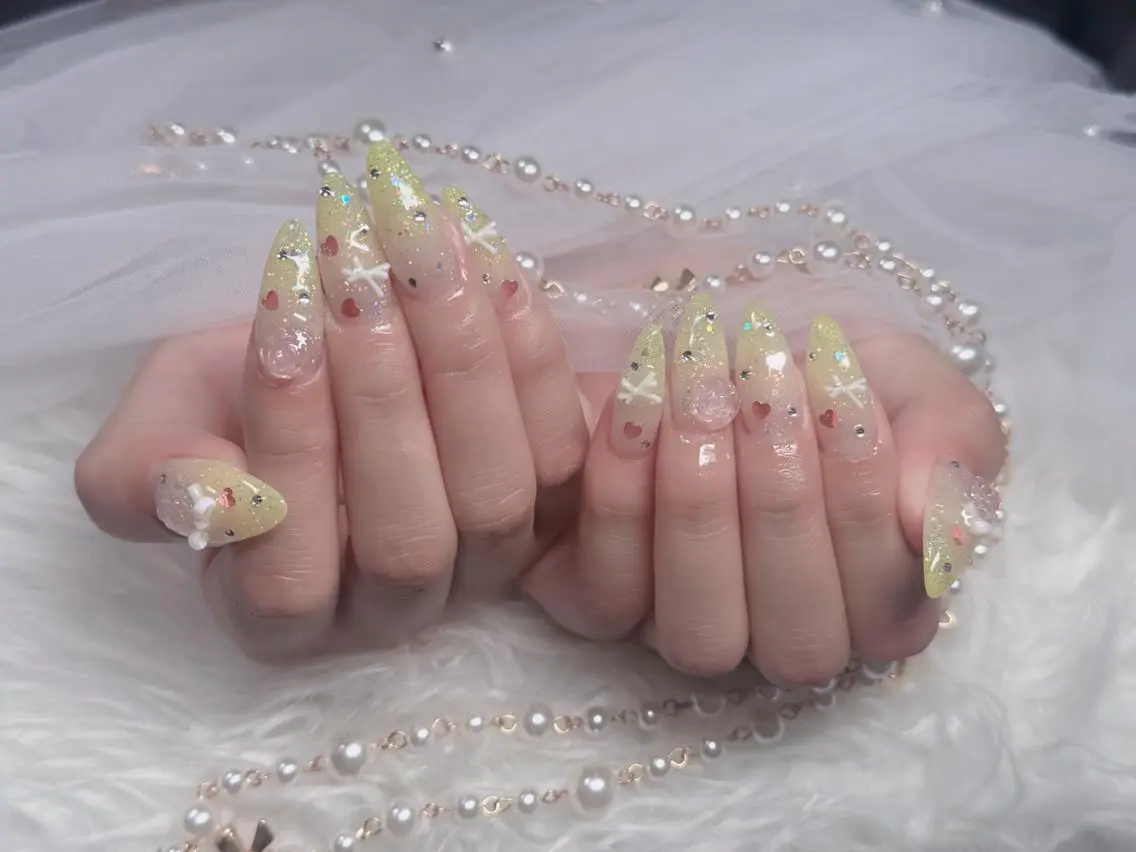 ネイル チークネイル フレンチネイル キラキラネイル 韓国ネイル マグネットネイル ハンドネイル H.baby Nail Salonのネイルデザイン