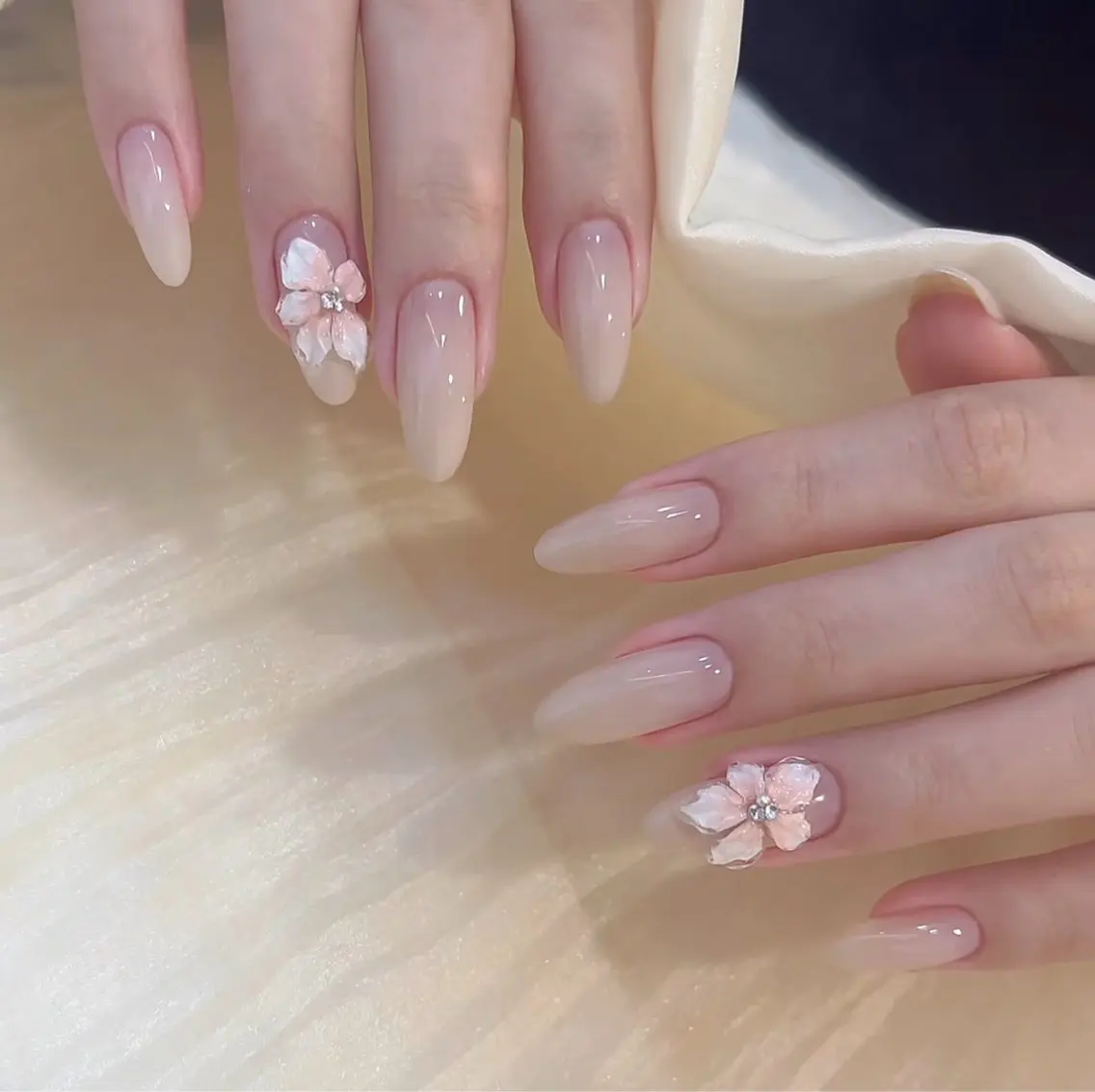 ネイル フットネイル フレンチネイル グラデーション 氷ネイル・うるうるネイル 韓国ネイル ハンドネイル Lynn_ Nailのネイルデザイン