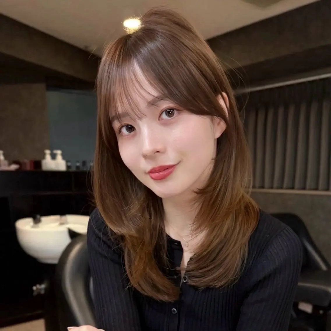 セミロング くびれヘア ハッシュカット 韓国風ヘア レイヤーカット シースルーバング カット ヘアカラー トリートメント 新宿/韓国レイヤー/ 顔まわり/メンズヘアのヘアスタイル