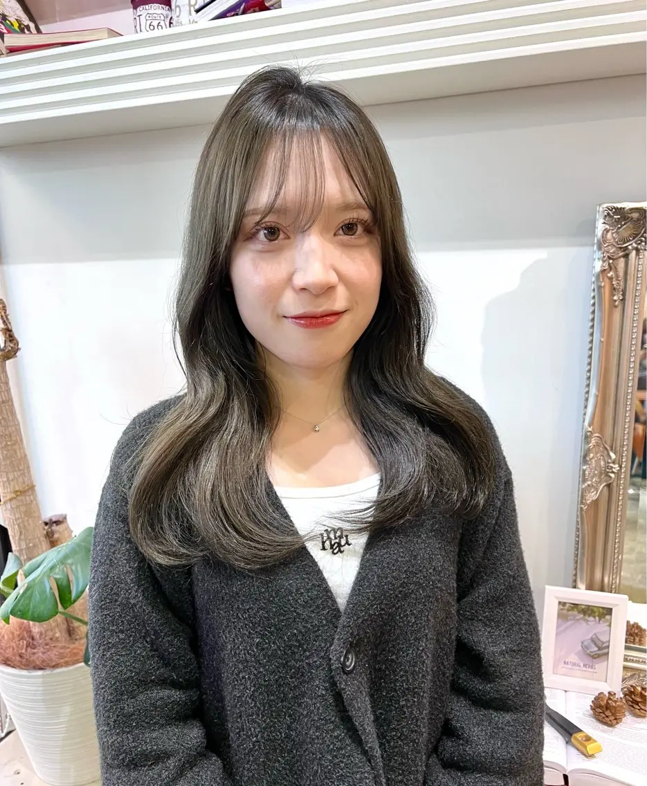 ✨ミニモ学生限定５月6月特別価格クーポン✨小顔カット&艶感たっぷり透明感カラー&プレミアムトリートメント💗の写真