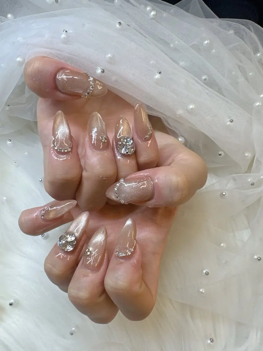 ネイル フラッシュネイル フラッシュマグ フレンチネイル ガラスフレンチ キラキラネイル ハンドネイル Queeens nailのネイルデザイン
