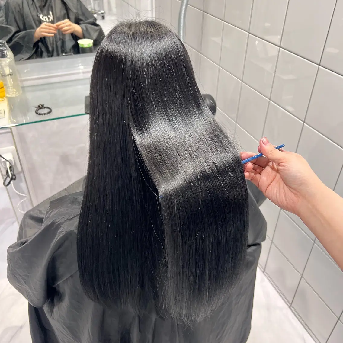 ロング ボブ くせ毛 髪質改善 縮毛矯正 トリートメント カット 縮毛矯正 トリートメント 🦋重くない暗髪🦋 Hana🦋のヘアスタイル