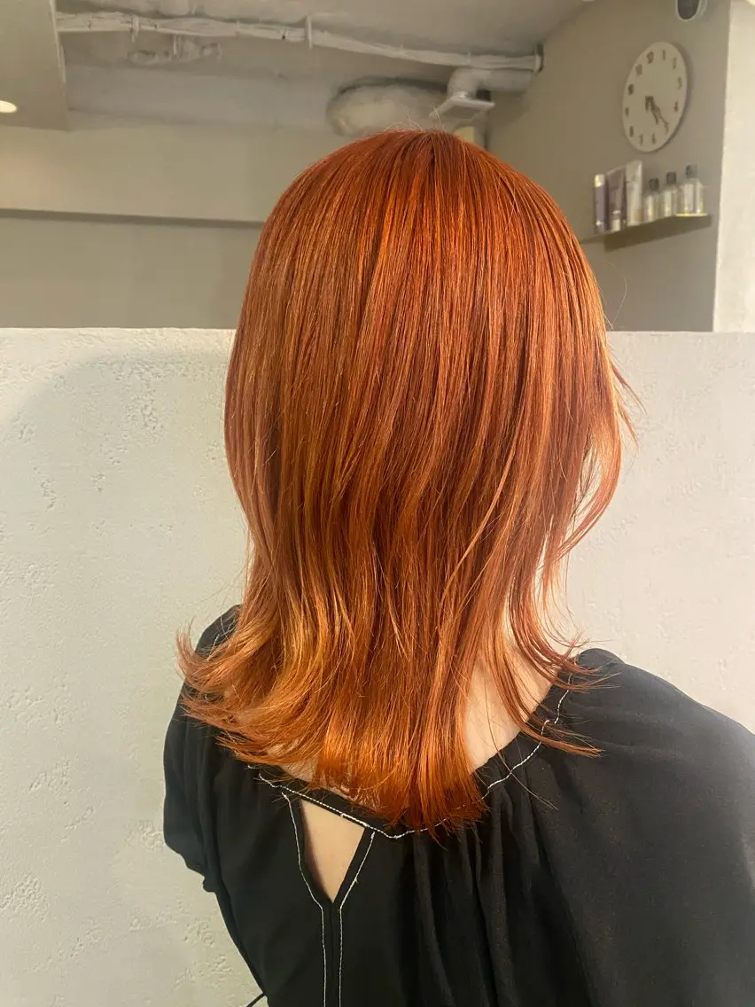 ミディアム カラー オレンジ 佐々木 雪菜のヘアスタイル