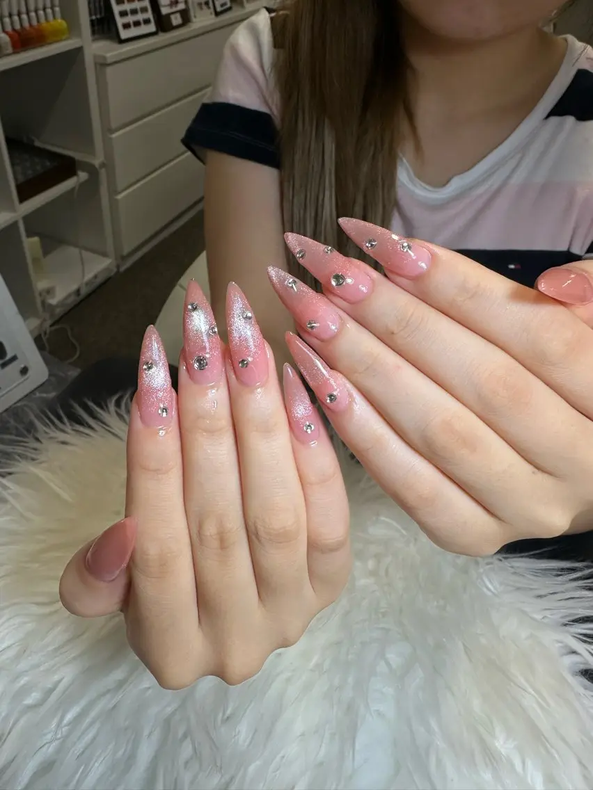 ネイル ジェルネイル キラキラネイル ラメ(グリッター) ロングネイル ピンク Nini 🎀のネイルデザイン
