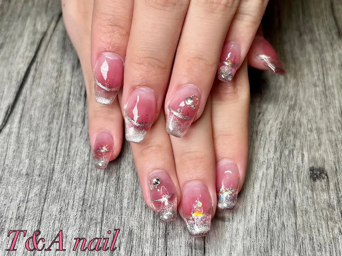 ミディアム ネイル チークネイル 長さ出し フレンチネイル ジェルネイル マグネットネイル T&A nailのネイルデザイン