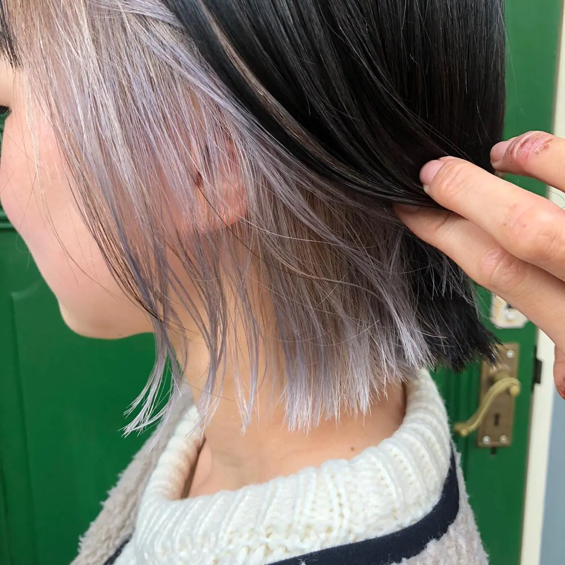 ショート カラー ブリーチ ケアブリーチ シルバー ホワイトシルバー カット ヘアカラー トリートメント ヘッドスパ BRITS 渡辺 菜々子のヘアスタイル