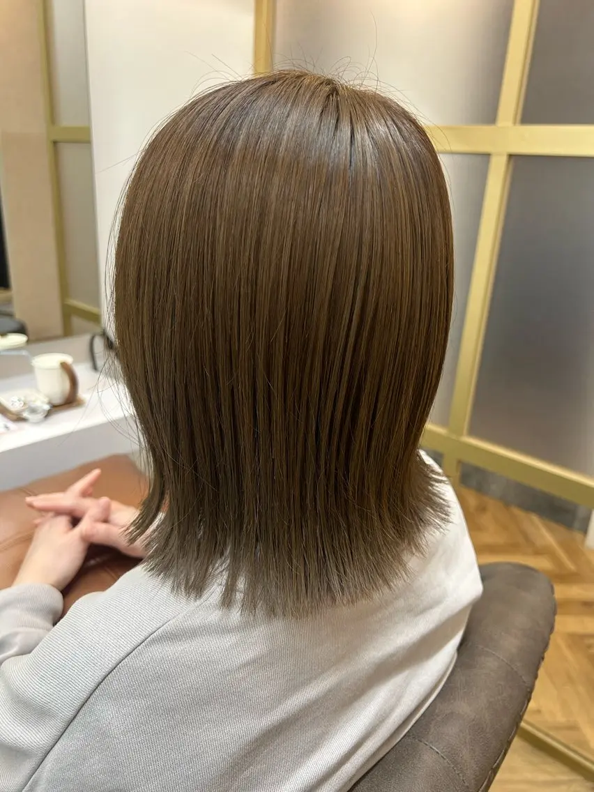 ミディアム 外ハネヘア カット ヘアカラー トリートメント wataru hoashiのヘアスタイル