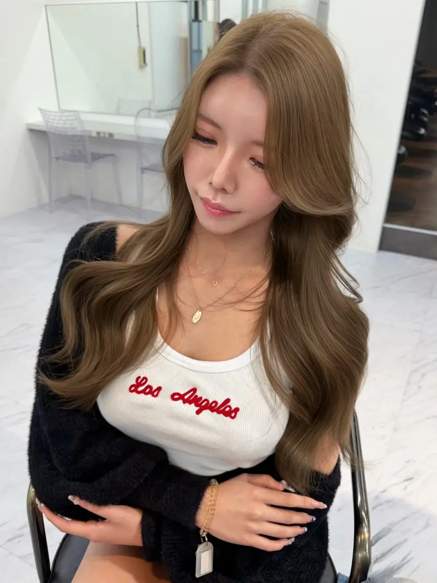 ロング カラー ベージュカラー 透明感カラー 韓国風ヘア レイヤーカット ロング カット ヘアカラー トリートメント ヘアセット 髪質改善/縮毛矯正/ ブリーチなしカラーのヘアスタイル