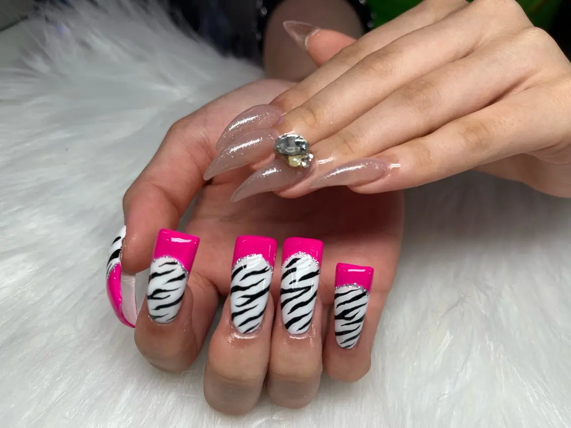 ロング ハンドネイル WOLTOKYO渋谷 Anzuのネイルデザイン