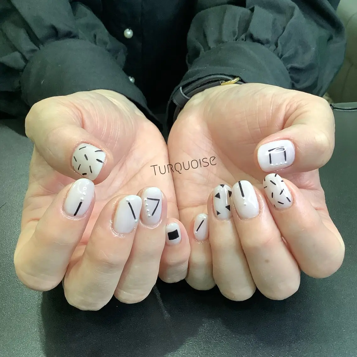 ネイル ハンドネイル ハンドケア 個性派ネイルサロン 💅🏼ターコイズのネイルデザイン