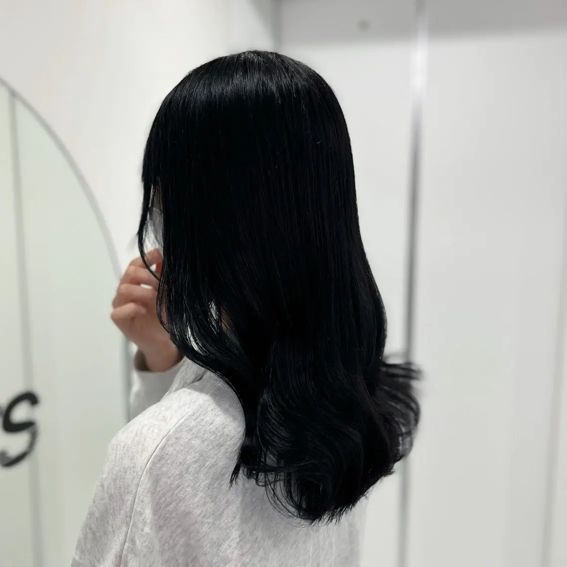 ロング カラー カット ヘアカラー 🩵色落ち可愛い 寒色カラー🩵のヘアスタイル
