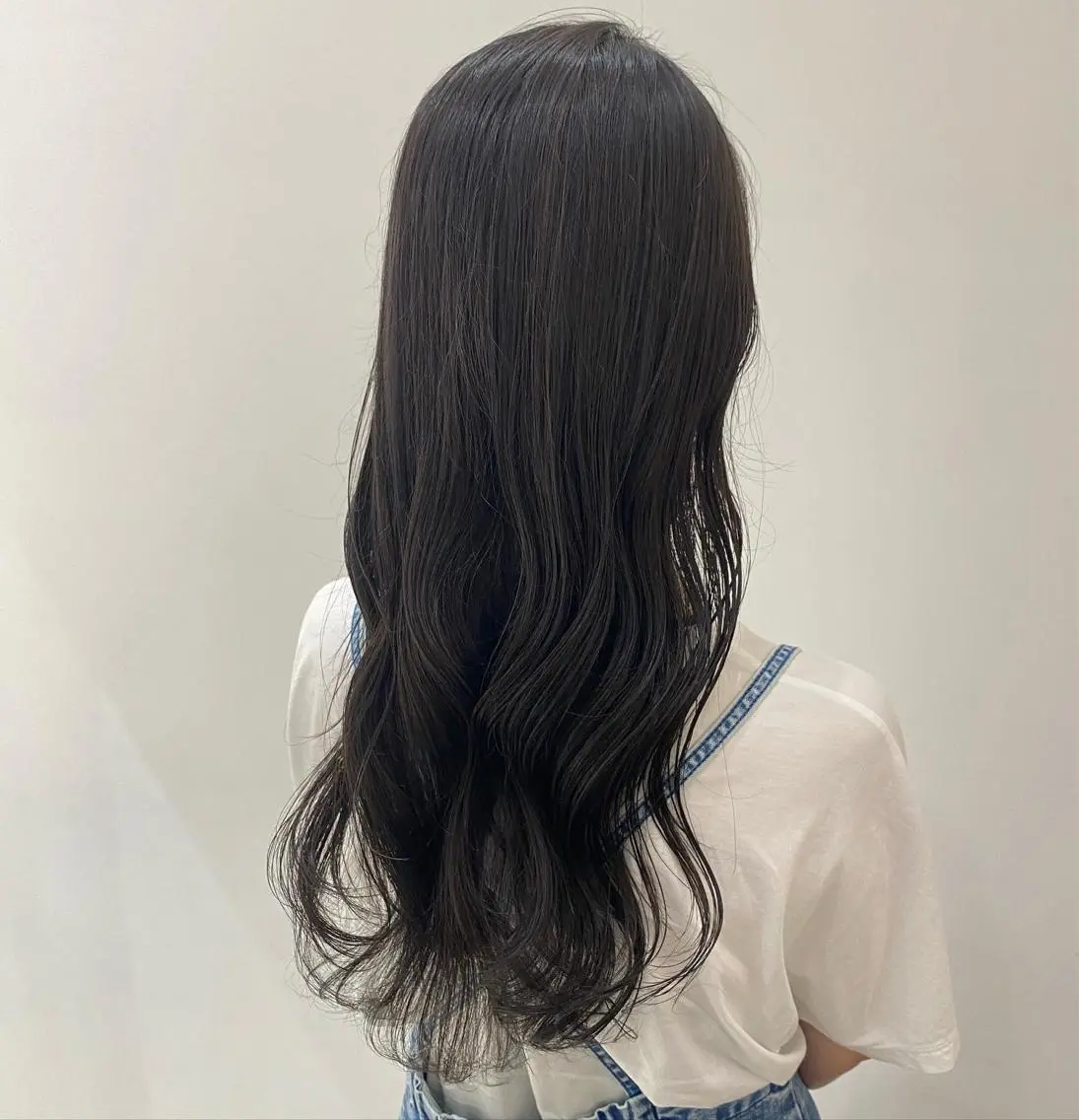 ロング カラー グレージュ 関 桃萌果のヘアスタイル