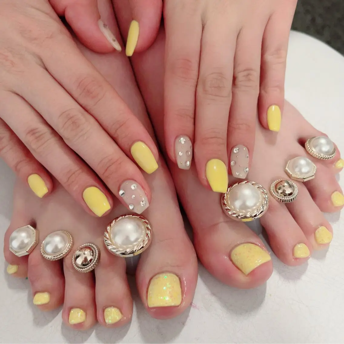 ネイル ジェルネイル 黄色 Baby Nailのネイルデザイン