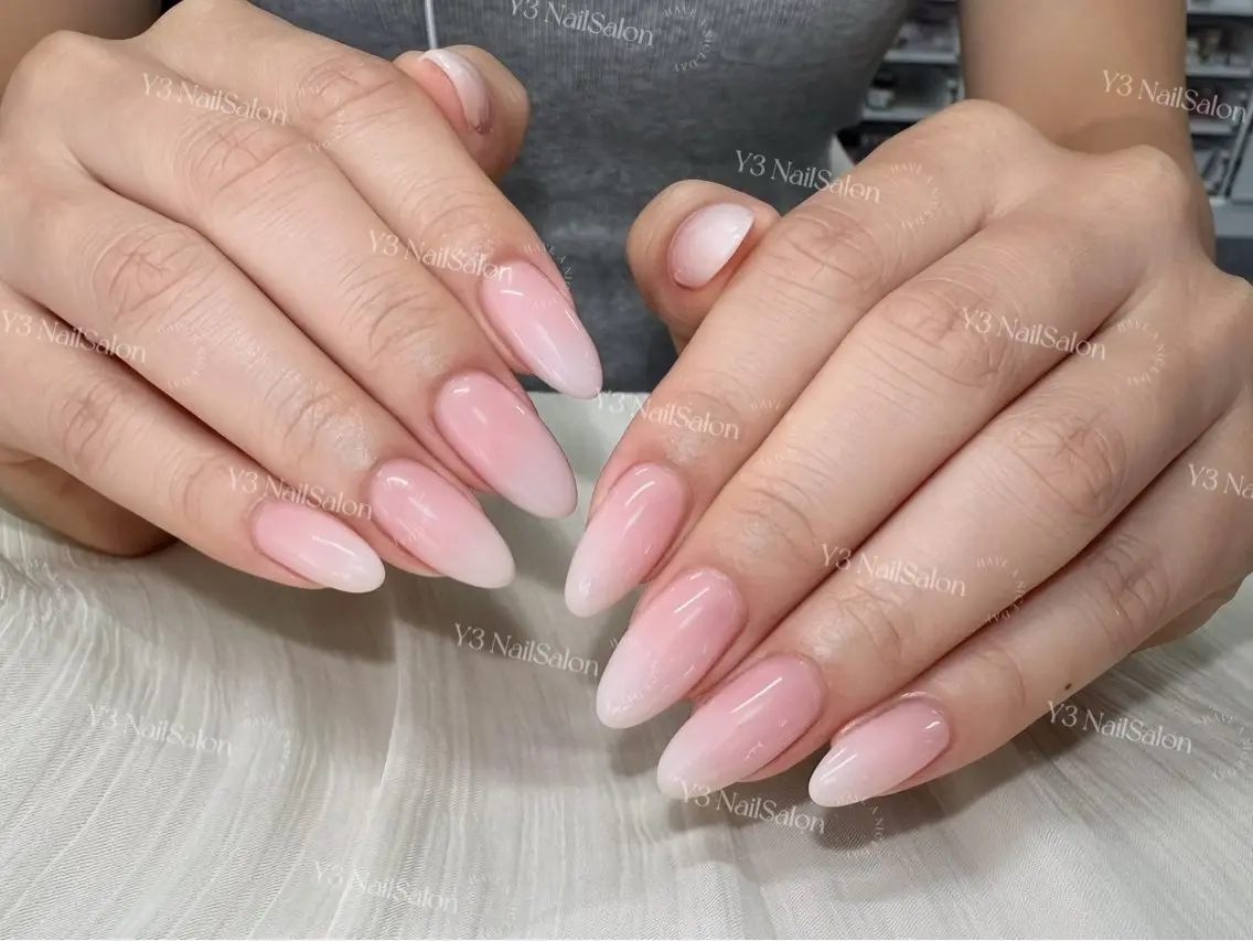 ネイル グラデーション オフィスネイル ピンク シンプルネイル ブライダルネイル ハンドネイル Y3 NailSalonのネイルデザイン