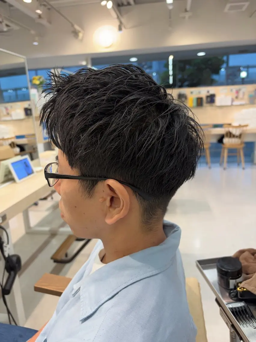 メンズ アップバング フェザーパーマ メンズパーマ 学生（メンズ向け） スパイキーショート カット スパイキーショート/ 短髪パーマ特化のヘアスタイル