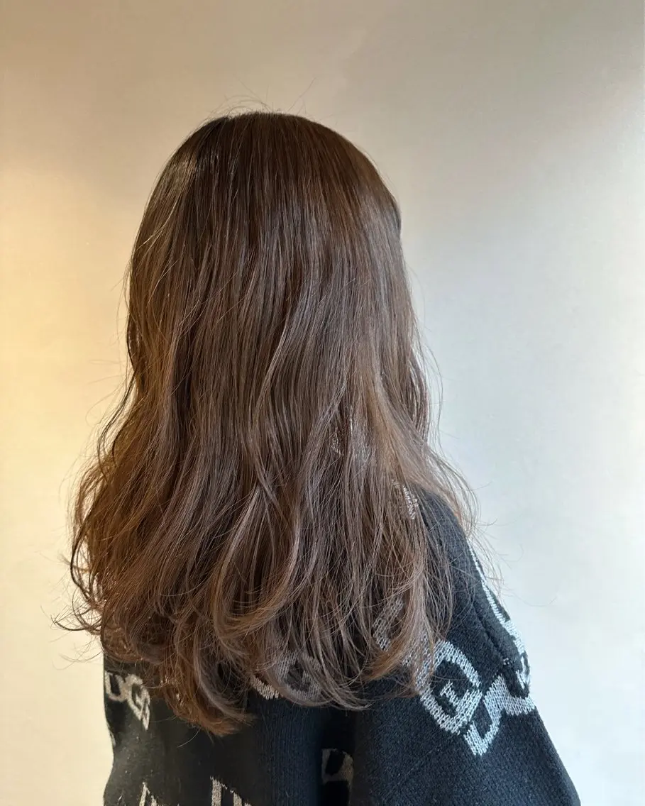 ロング カラー アッシュ ブリーチ 透明感カラー ブリーチなしカラー 室谷 ゆりあのヘアスタイル