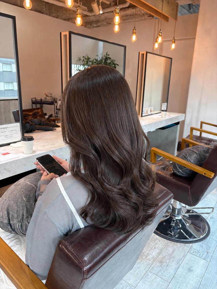 セミロング カット ヘアカラー 吉野 百々恵のヘアスタイル