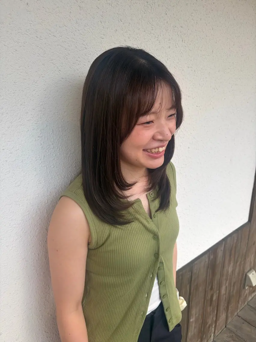 ミディアム 顔まわりレイヤー レイヤーカット 連下 愛唯のヘアスタイル