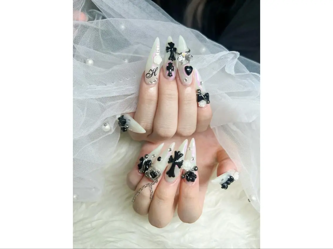 ネイル 韓国ネイル マグネットネイル 持ち込み ニュアンスネイル シンプルネイル ハンドネイル Huyn Nail Shinjyukuのネイルデザイン