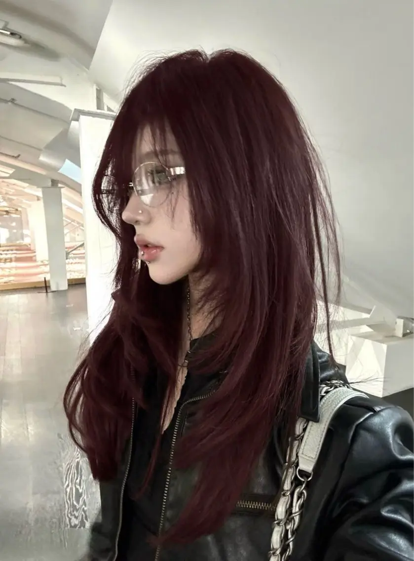 セミロング カラー ヘアアレンジ ラベンダーカラー レッドカラー カット ヘアカラー トリートメント ヘッドスパ ヘアセット 💎韓国/ レイヤー カット/ 暖色🫧のヘアスタイル