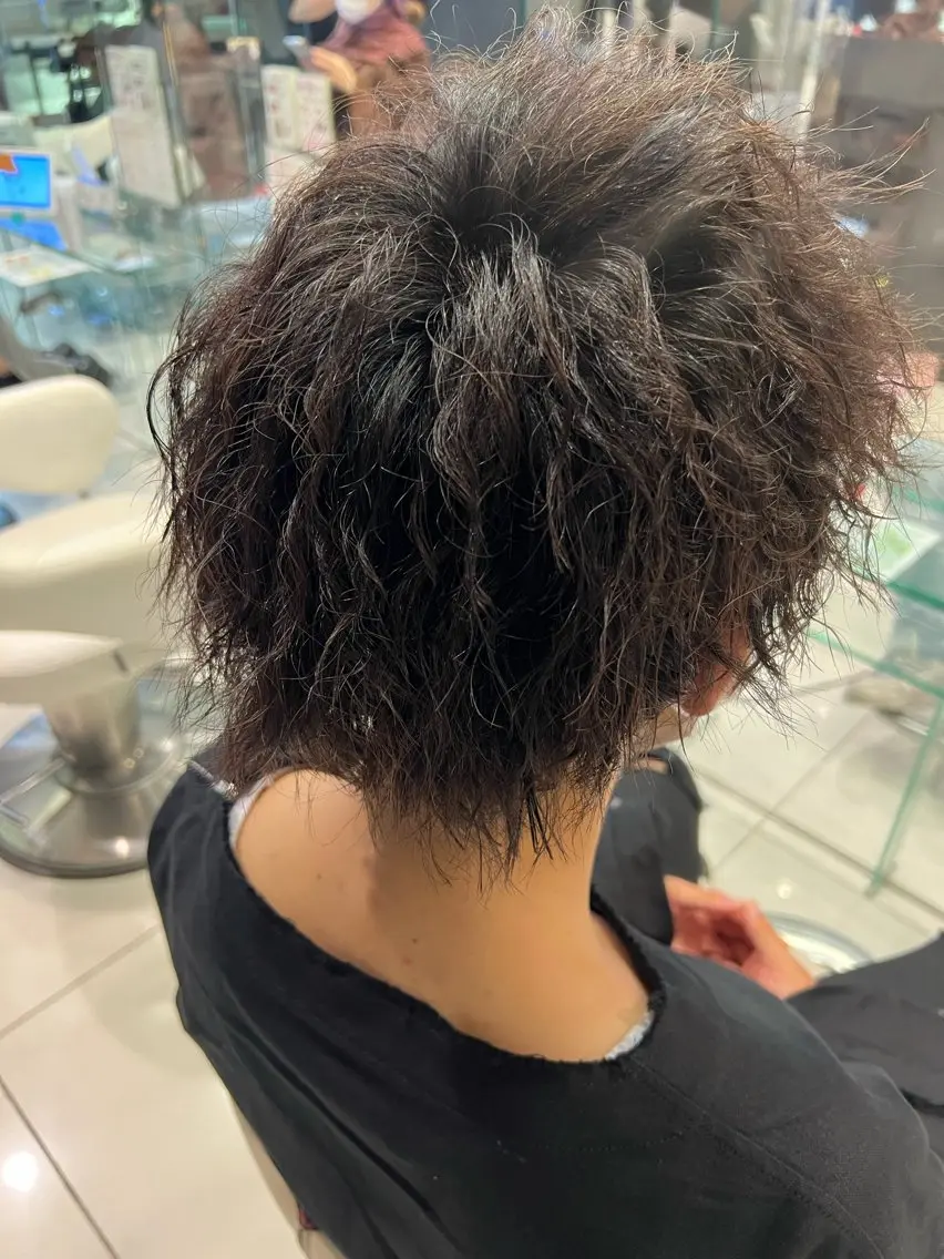 ショート パーマ メンズ ヘアカラー 青木 捺稀のヘアスタイル