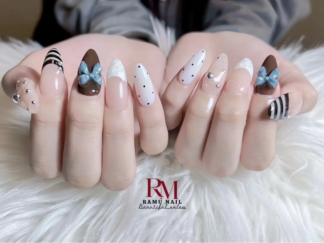 ネイル キラキラネイル マグネットネイル ミラーネイル ワンホンネイル 冬ネイル ハンドネイル RAMU Nail 恵比寿店のネイルデザイン
