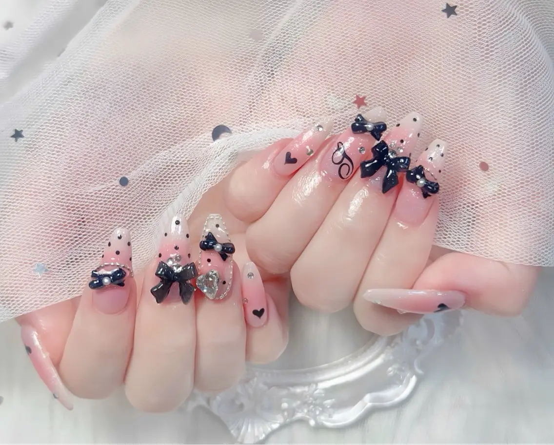 ネイル チークネイル 長さ出し フレンチネイル ジェルネイル グラデーション ハンドネイル THANHTHANH NAILのネイルデザイン