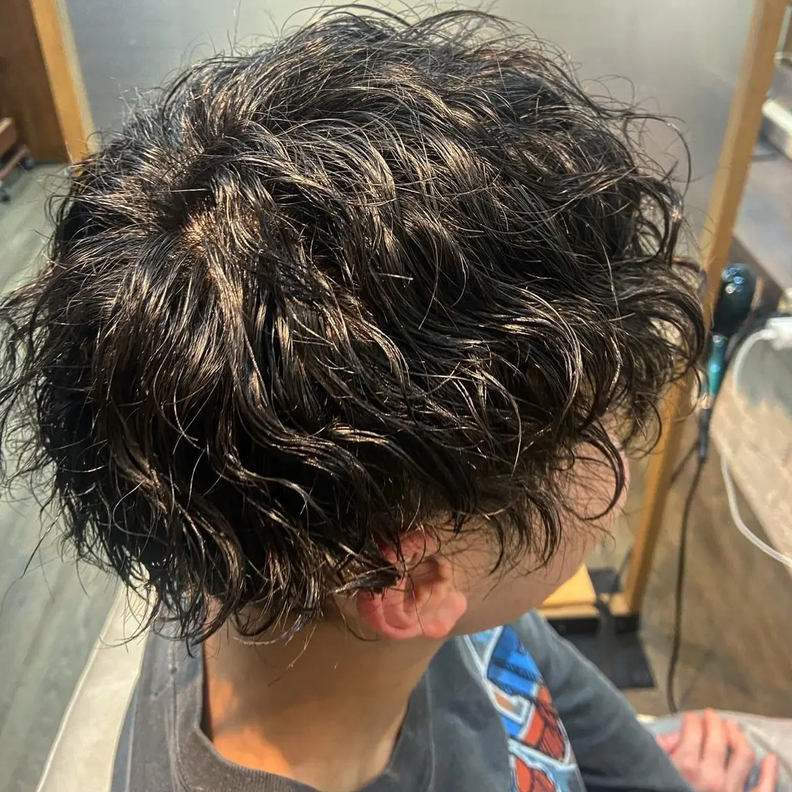 パーマ メンズ メンズブリーチ メンズパーマ ツイストスパイラルパーマ スパイラルパーマ 二宮 清峰のヘアスタイル