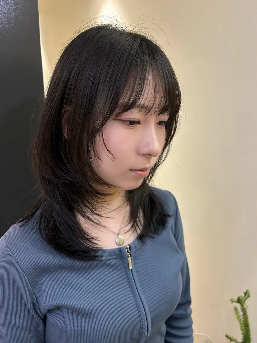 ミディアム レイヤーカット ウルフカット ウルフレイヤー カット トリートメント hubhair レイヤー/透明感のヘアスタイル