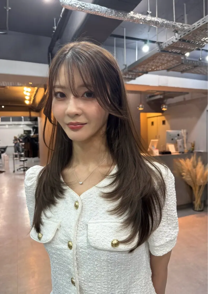 ミディアム カラー カット ヘアカラー トリートメント レイヤーカット 西村あきやのヘアスタイル