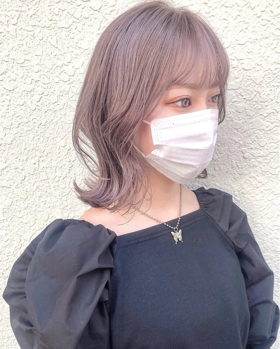 ミディアム カラー ベージュカラー ブリーチ ラベンダーカラー ラベンダーベージュ レイヤーカット ヘアカラー トリートメント 🖤顔まわり 盛れヘア⟡アズサ🖤のヘアスタイル
