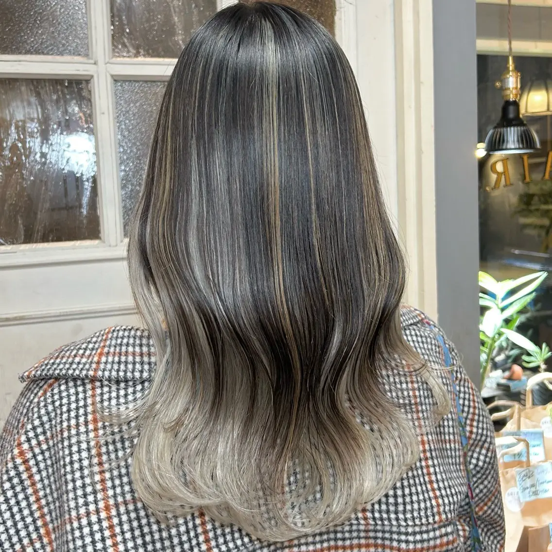 ミディアム カラー ブリーチ ハイライトカラー ハイライト カット ヘアカラー トリートメント ヘッドスパ BRITS 渡辺 菜々子のヘアスタイル