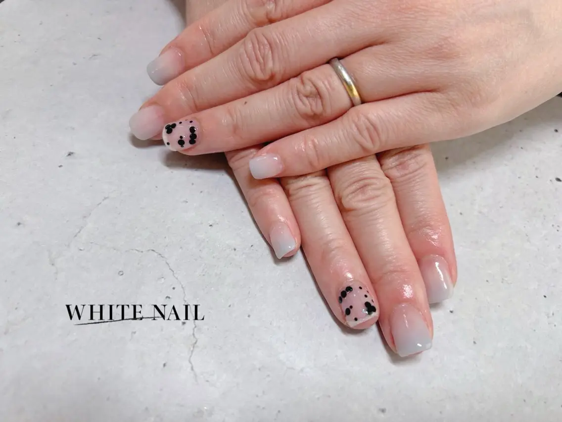ネイル シンプルネイル ハンドネイル WHITE NAIL ホワイトネイルのネイルデザイン