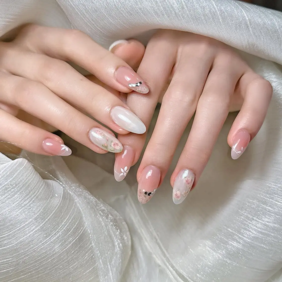 ネイル オーロラネイル ブルー フラッシュネイル フラワーネイル フットネイル ハンドネイル Rin Nail 新大久保店のネイルデザイン