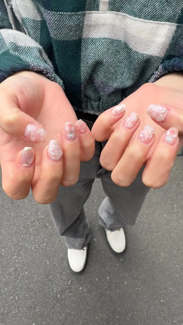 ネイル フラッシュネイル ホログラムネイル 韓国ネイル レース ラメ(グリッター) ハンドネイル MH_ Nailのネイルデザイン